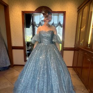 シンデレラのようなキラキラドレス。