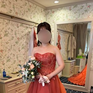 明るく華やかな秋ドレス