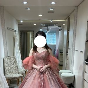 キラキラフリフリキュートなドレス