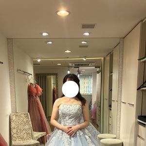 お姫様のようなブルードレス