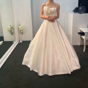 個性的なフリルが印象的