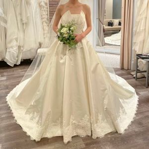 クラシカルながら個性もあるドレス