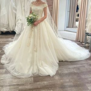 クラシカルなレースが素敵