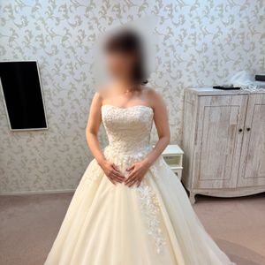 媚びない華やかさ