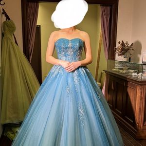 ブルーグリーンが綺麗なキラキラドレス