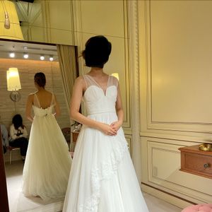 落ち着いた雰囲気のシンプルドレス