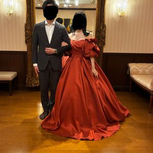 繊細なレースが輝く気品あふれるドレス