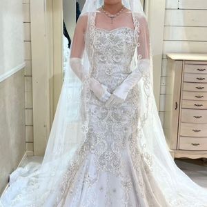 豪華な刺繍が魅力的なドレス