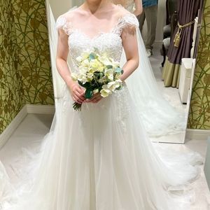 繊細な刺繍が柔らかい雰囲気の2wayドレス