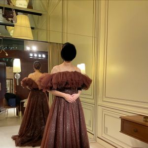 夜に映えるキラキラドレス