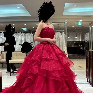 可愛らしい赤ドレス