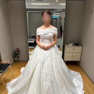 一捻りあるクラシカルドレス