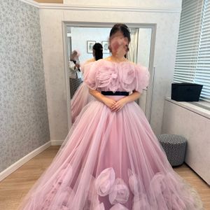 大胆なお花が可愛いドレス