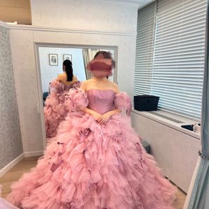 SNSで話題のリボンフリルたっぷりのドレス