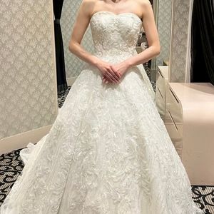 全体刺繍のドレス