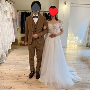 ナチュラル可愛いカラードレス。付け外し可能な袖のおかげで二の腕が