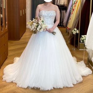 スタイリッシュなウエディングドレス