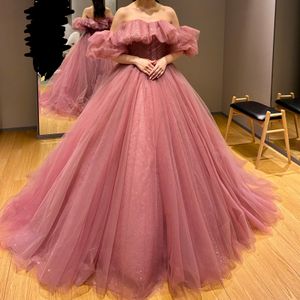 ボリュームたっぷりピンクドレス