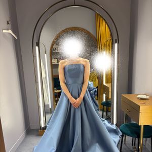 後ろの立体的なリボンが美しいドレス、着心地も良い