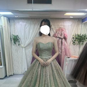 きらめきの強いグリーンドレス