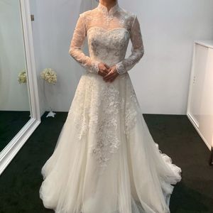 クラシカルで上品なドレス