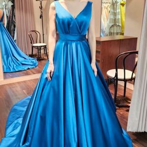 ドレスのカラーがとても綺麗に映えるドレス