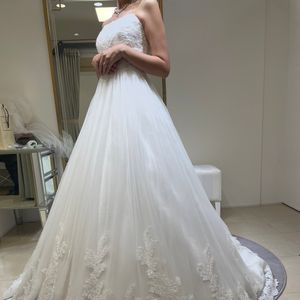 スッキリ見えるチュールドレス