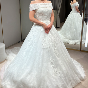 光沢のあるドレス