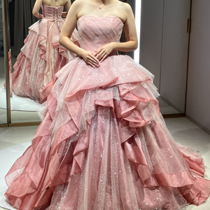 フリルたくさんキラキラ