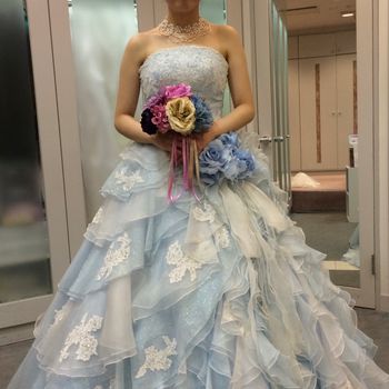 動くたびにキラキラ綺麗なドレスです