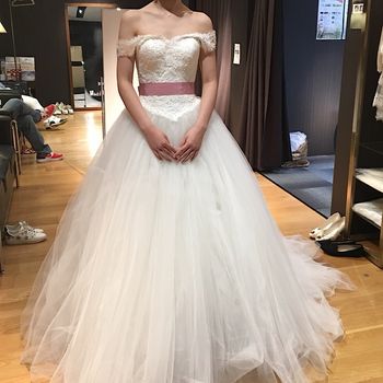 シンプルで大人っぽいドレス