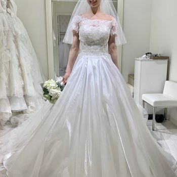 裾のホースレースが作るラインが美しいドレス