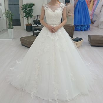 形が綺麗でシンプルなドレス