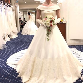 ロールカラー好きは必ず惹かれるドレスショップ