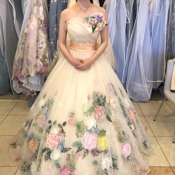 造花の入ったドレス