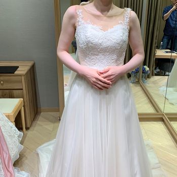 ナチュラルWeddingにいいドレスです