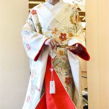 内側の赤が印象的な可愛らしい印象