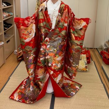 縁起物をたっぷりつめた色打掛