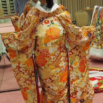 華やかな色打掛