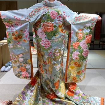 淡い色の和装