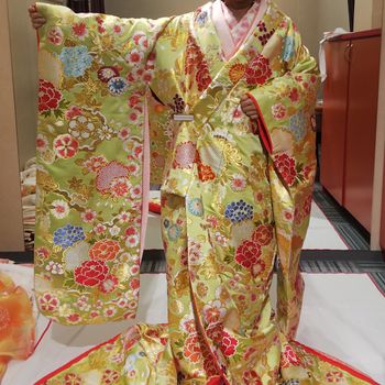 豪華な金色の色打掛
