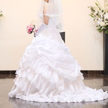 ビジューがきれいなAラインドレス
