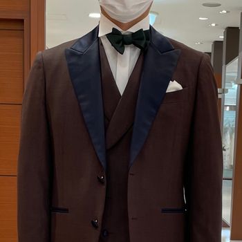 マットなブラウンタキシード