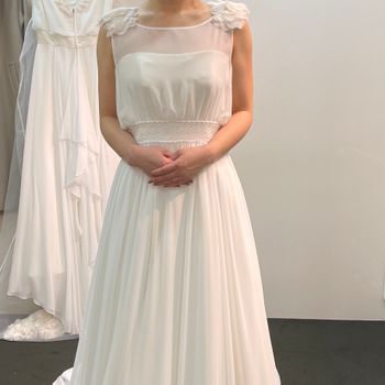 シンプルウェディングが可愛いらしいナチュラルドレス