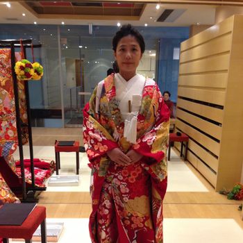 鶴が舞う定番柄の色打掛