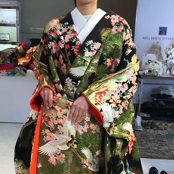 黒ベースの豪華な色打掛