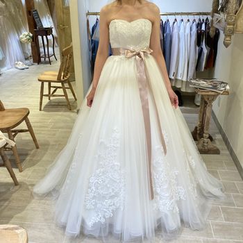 リボンが取り外しできるプリンセスドレスです。