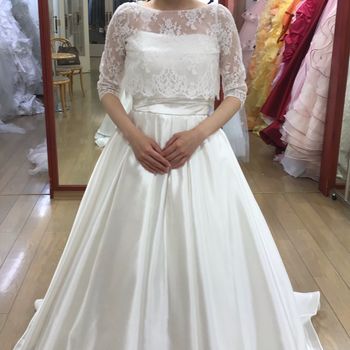Aラインの形が綺麗なドレス