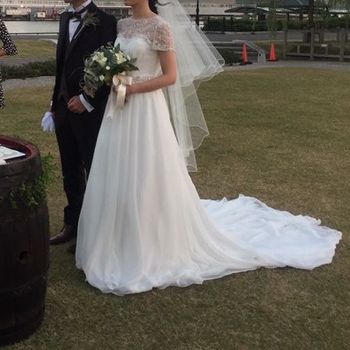 自分らしいドレスに出会えました。