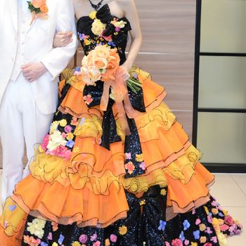 目を引くめずらしいドレス